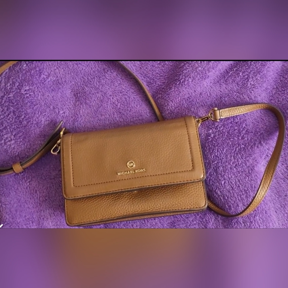 Michael Kors crossbody clutch/wallet